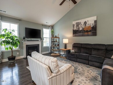 005-1280x960-family-room