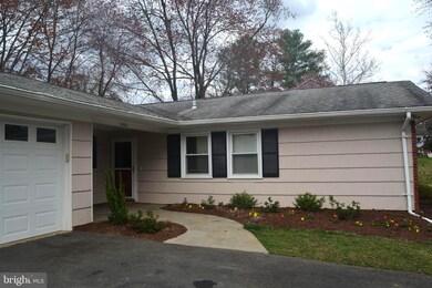 12802 Middleton Ln, Fairfax, VA 22033 - photo 2