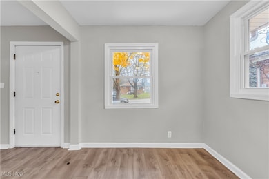 1092 Peerless Ave, Akron, OH 44320 - photo 3