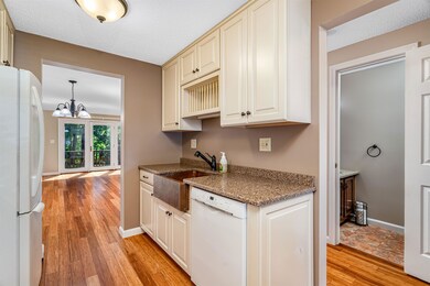 87 Bartemus Trail unit U473, Nashua, NH 03063 - photo 6