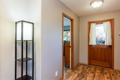 20985 Spinnaker St, Bend, OR 97701 - photo 3