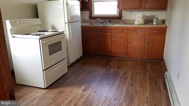 50 Independence St unit C, Berkeley Springs, WV 25411 - photo 2