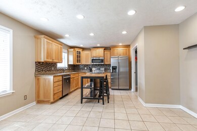 Kitchen/Dining Combo