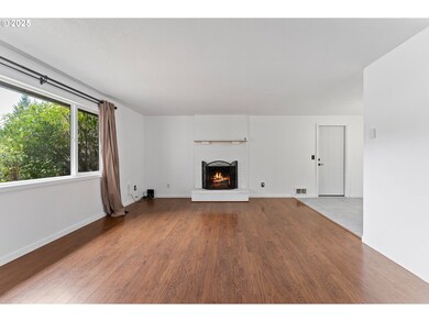 2570 NE Grant St, Hillsboro, OR 97124 - photo 6