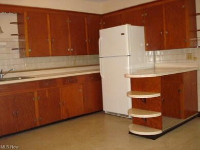 2434 E 34th St, Lorain, OH 44055 - photo 7