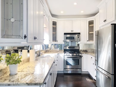 282 Bruce Park Ave unit 2, Greenwich, CT 06830 - photo 4