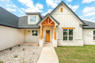 161 Helton Dr, Granbury, TX 76049 - photo 3