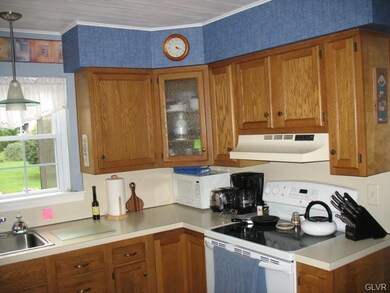 528 N 3rd St, Emmaus, PA 18049 - photo 5