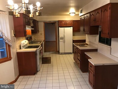 7105 Steed Ct, Hyattsville, MD 20782 - photo 3