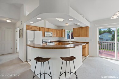 BRIGHT, SPACIOUS KITCHEN