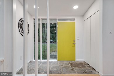 2403 Lisbon Ln, Alexandria, VA 22306 - photo 3