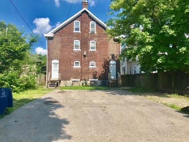 2209 Summit parking