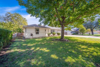 1202 Joslin St, Cleburne, TX 76033 - photo 2