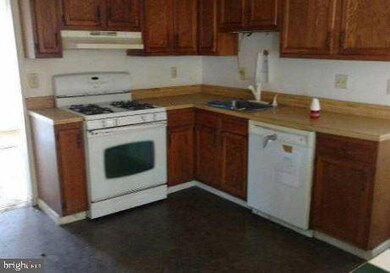 121 Robins Run W, Swedesboro, NJ 08085 - photo 2