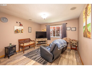 3877 SW Dahlia Ln, Waldport, OR 97394 - photo 3