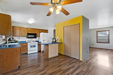 424 N Berwick Blvd, Waukegan, IL 60085 - photo 5