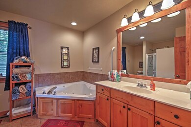 Master Bath W/Jettted Tub