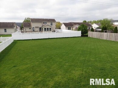 1623 W 67th St, Davenport, IA 52806 - photo 2
