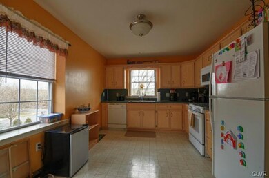 18 Jazz Cir, Whitehall, PA 18052 - photo 4