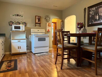 Dining & Kitchen