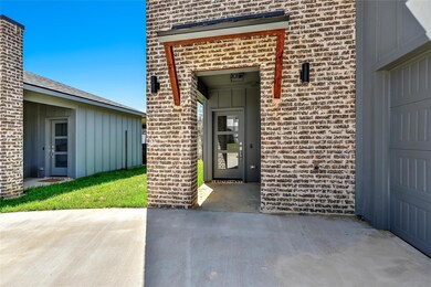 3260 W Crawford St unit 302, Denison, TX 75020 - photo 2