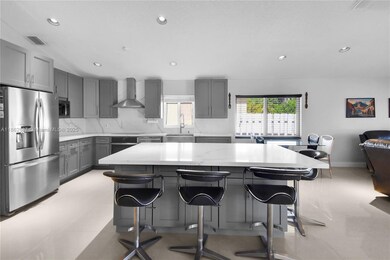 211 Cameron Ct, Weston, FL 33326 - photo 4