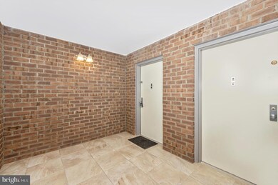 11208 Chestnut Grove Square unit 11208-111, Reston, VA 20190 - photo 6