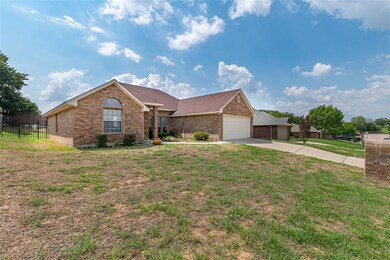 417 Sweetwater Dr, Weatherford, TX 76085 - photo 2