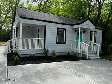 Dewey St front