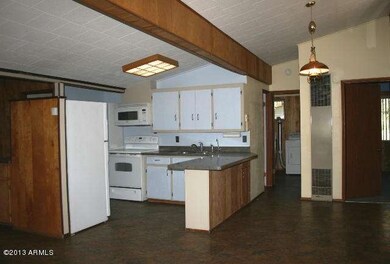 Kitchen breakfast bar