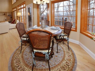 Breakfast nook/Dinette area