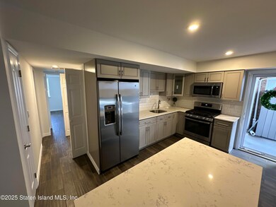 unlisted-address, Staten Island, NY 10309 - photo 3