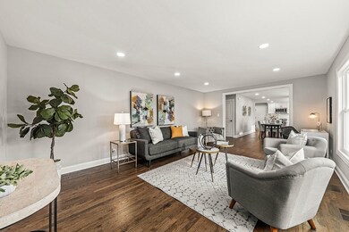 28W590 Laurel Dr, Naperville, IL 60564 - photo 6