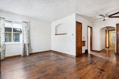 701 S hague-16