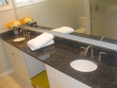 Colony Way master A bath