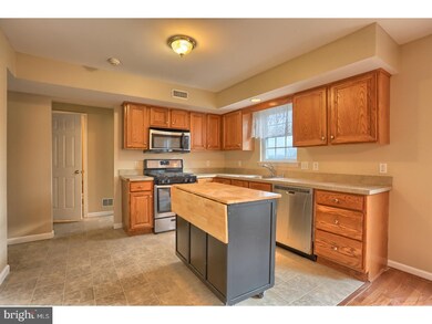 631 Frederick St, Reading, PA 19608 - photo 6