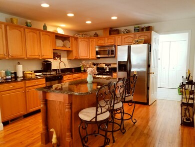 141 Hawthorne Dr, Milford, PA 18337 - photo 2