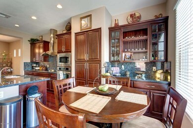 Kitchen - Eat-in Dining Area