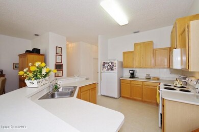 03_7310JoshuaPlace_5_Kitchen_FlexMLS800x