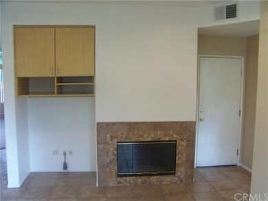 
Family Room Fireplace & Entertainment Niche

Ente