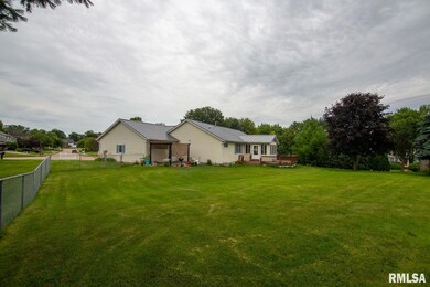 1629 W 44th Ct, Davenport, IA 52806 - photo 4