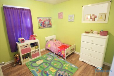 2046 Talbot St, Toledo, OH 43613 - photo 5