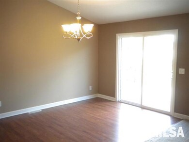 5200 Villa Dr unit 6, Davenport, IA 52806 - photo 4