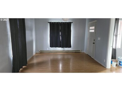 654 6th St, Myrtle Point, OR 97458 - photo 6