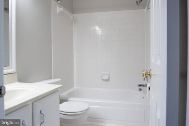 245 Finchingfield Ct, Sterling, VA 20165 - photo 4