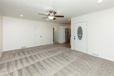 6113 College Ave, Des Moines, IA 50322 - photo 5