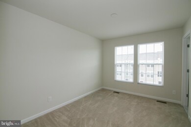 17152 Gibson Mill Rd unit 68, Dumfries, VA 22026 - photo 7