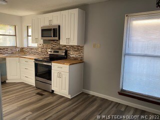 Eat In Kitchen with all new Flooring