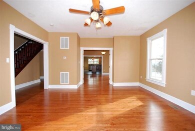 354 Lee St, Strasburg, VA 22657 - photo 4