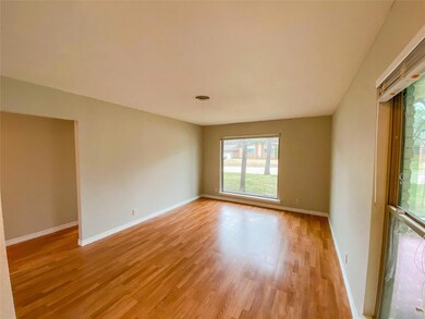 81 Stonegate Dr, Bedford, TX 76022 - photo 2